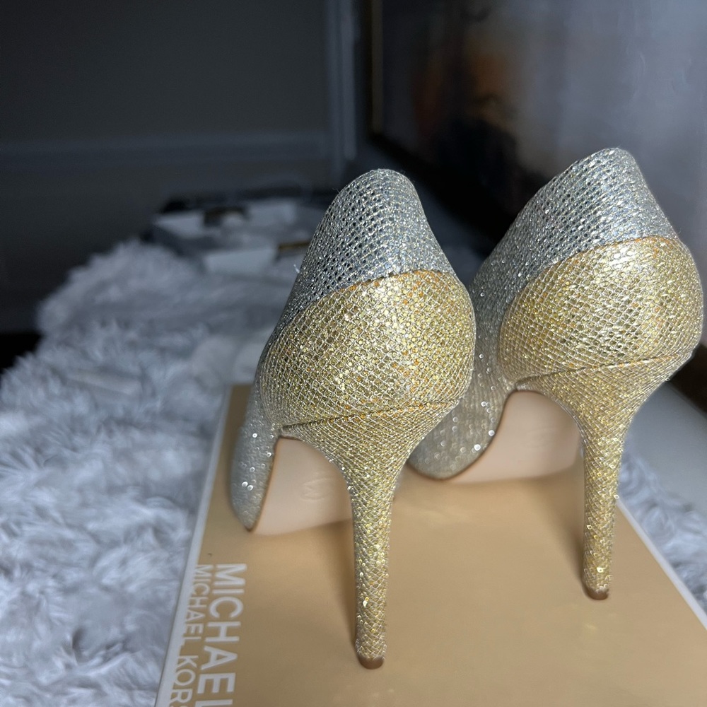 Michael Kors , Shoe: Sinclair Pump, Color Silver Glitter, Size 8M